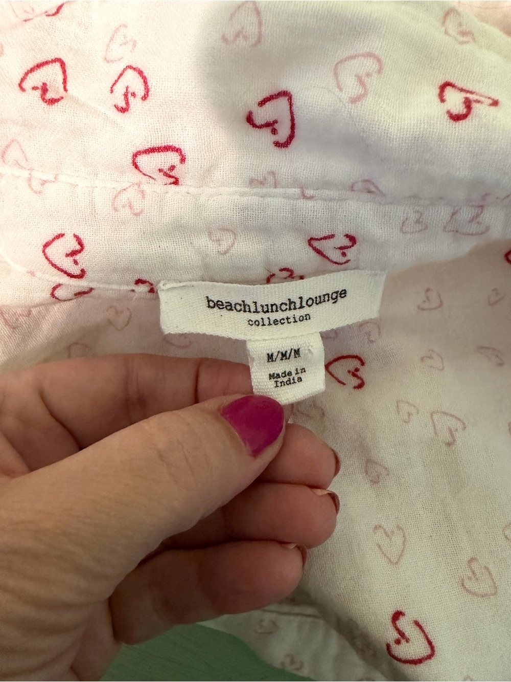 beachlunchlounge White Button-Down Shirt with Pink Heart Print - Picture 5 of 7